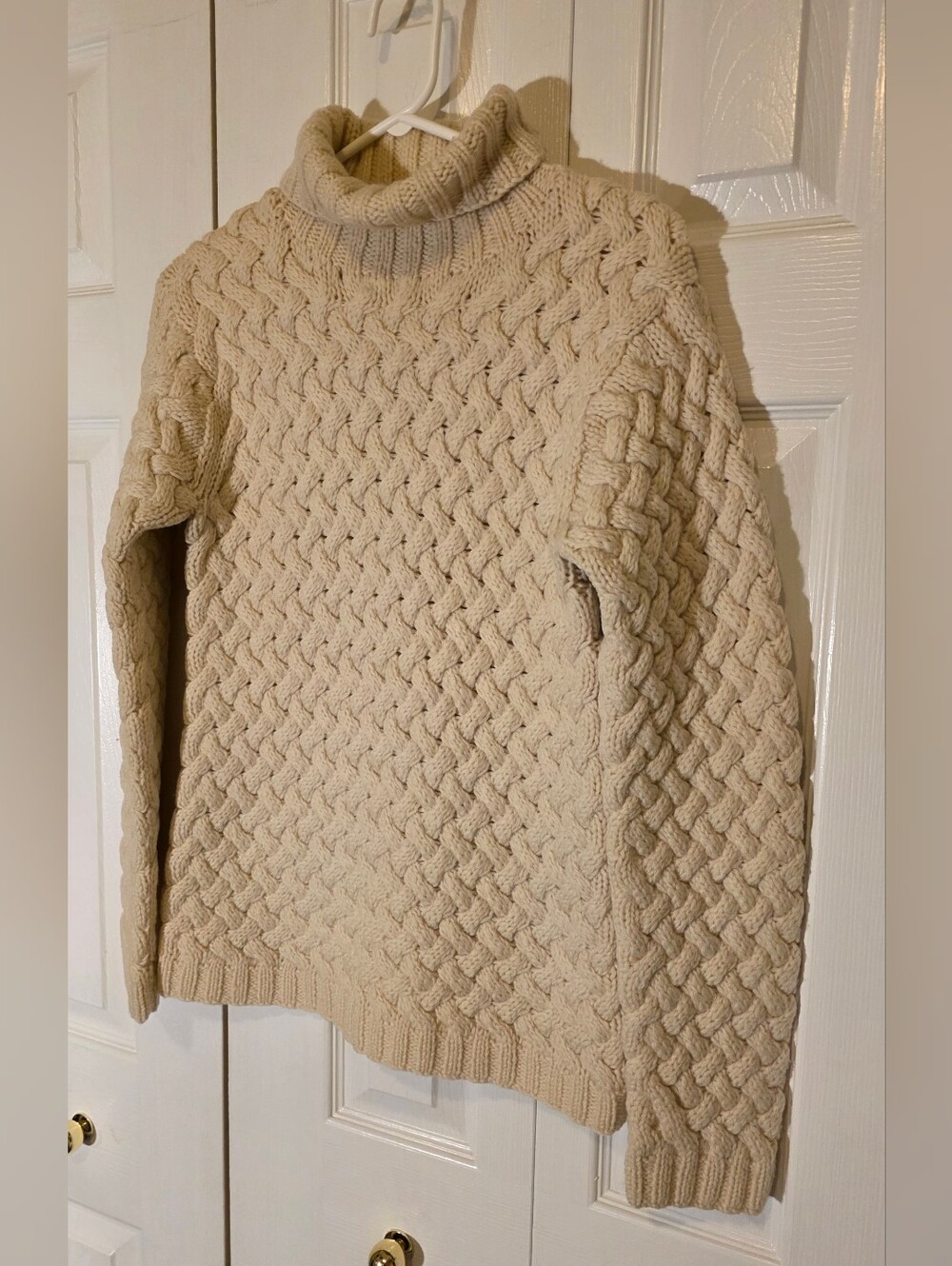 Club Monaco Handknit 100% Wool Cable Knit Turtleneck Sweater S - Picture 3 of 8